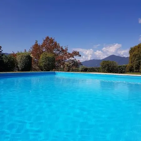 In Con Piscina Apartment Luino