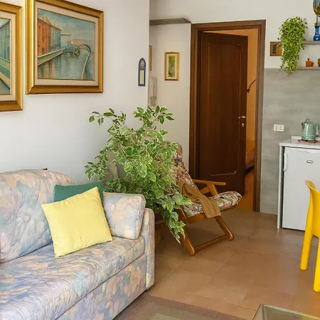 Residenza Nel Con Piscina Vista Monti E Апартаменты *