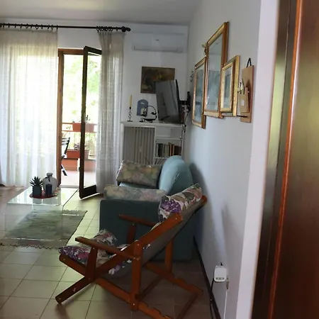 Residenza Nel Con Piscina Vista Monti E *