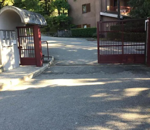 Residenza Nel Con Piscina Vista Monti E